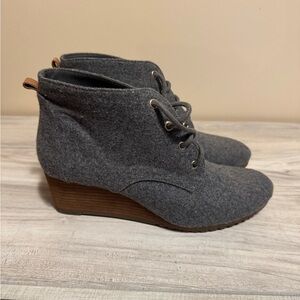 Women’s size 9 Dr. Scholl’s Gray Dressy Wedge Shoes